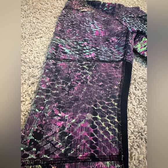 NUALIME
Print/back mesh Brazil design
Compression legging Size Small - Picture 3 of 9